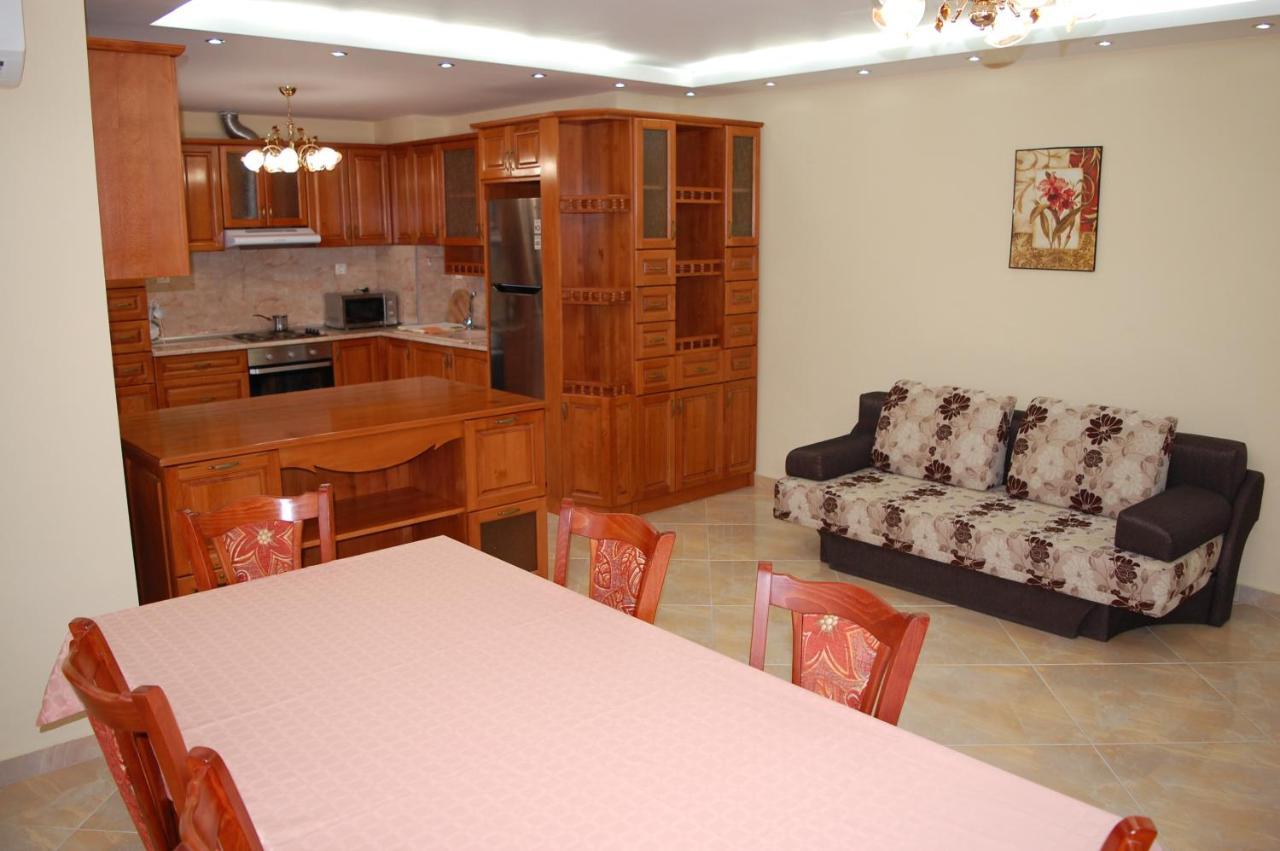 Отель Mutafova House Трявна Экстерьер фото