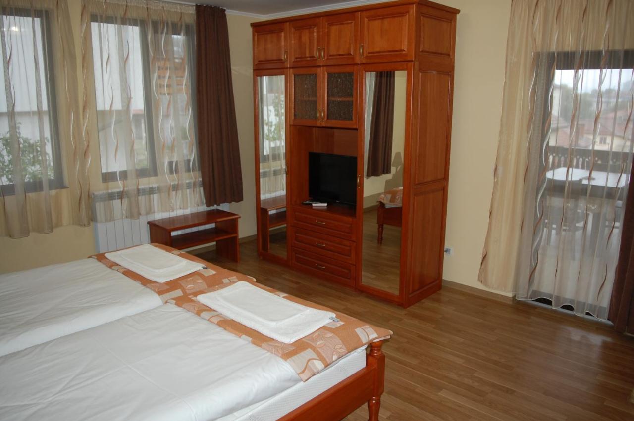 Отель Mutafova House Трявна Экстерьер фото