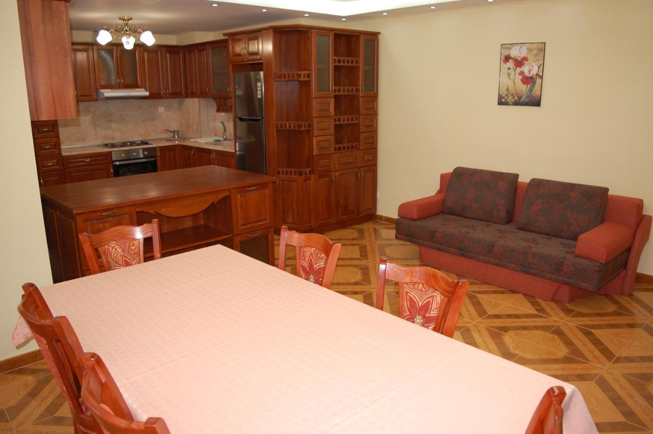 Отель Mutafova House Трявна Экстерьер фото