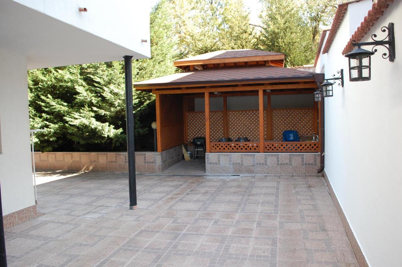 Отель Mutafova House Трявна Экстерьер фото
