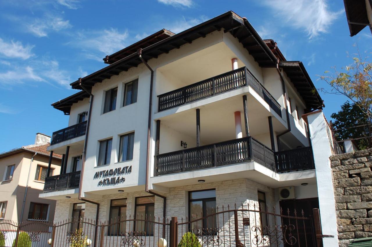 Отель Mutafova House Трявна Экстерьер фото